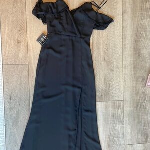 Lulus black maxi dress brand new with tag size XS